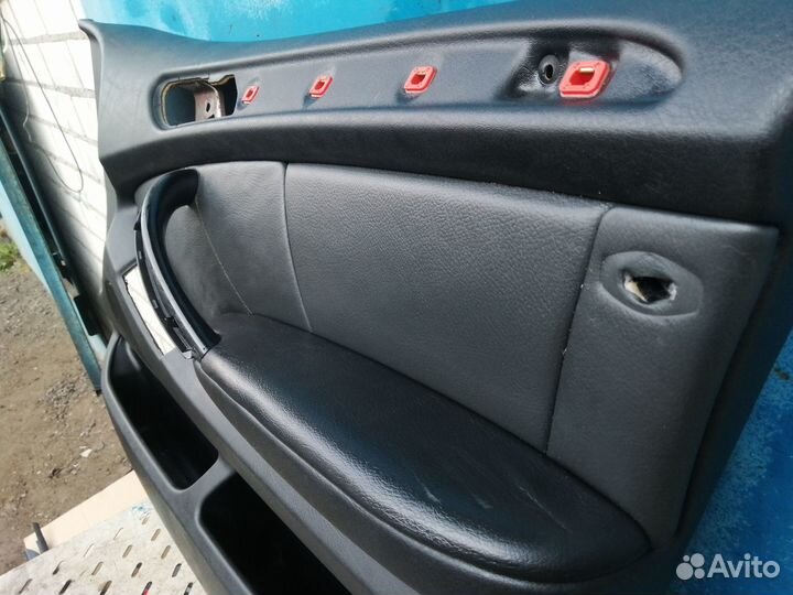Обшивка передней правой двери черная BMW X5 e53
