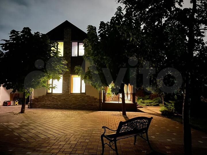 Дом 187 м² на участке 7,7 сот.