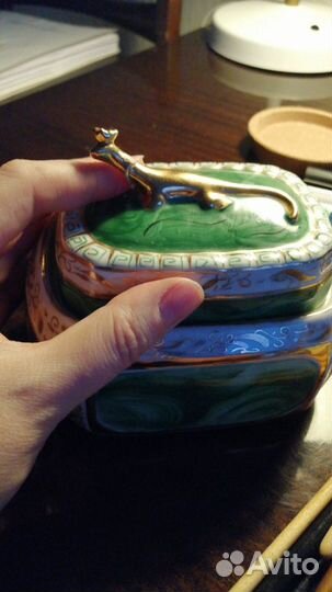 Шкатулка фарфоровая с ящерицей. ссср. Сысерть