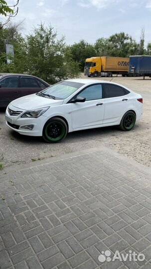 Hyundai Solaris 1.4 МТ, 2015, битый, 580 000 км