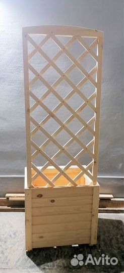 Кашпо со шпалерой