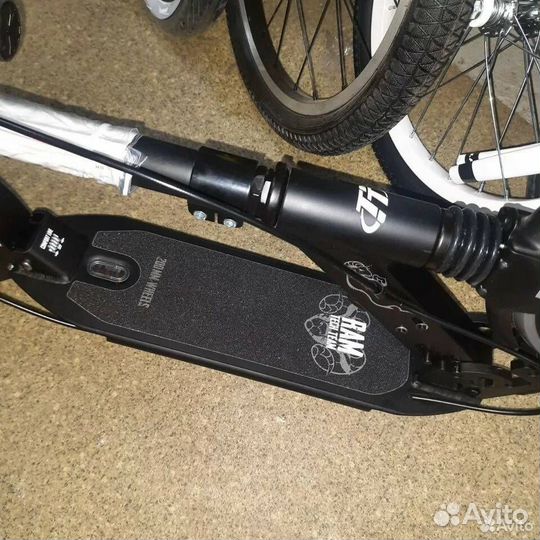 Самокат с дисковым тормозом