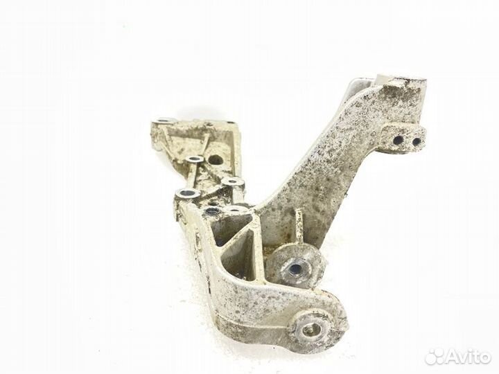 Крепление рычага подвески переднее левое Skoda