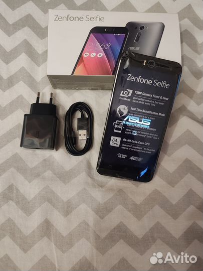 ASUS ZenFone Selfie ZD551KL, 3/32 ГБ