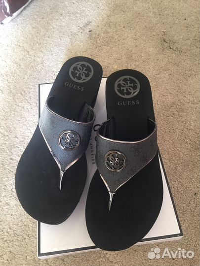 Шлепанцы Guess