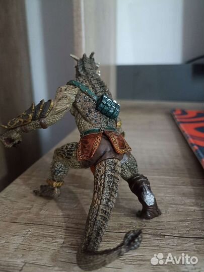 Коллекционная фигурка