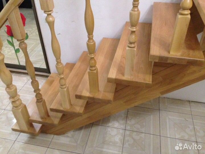 Ступени, столбы, перила, комплектующие для лестниц