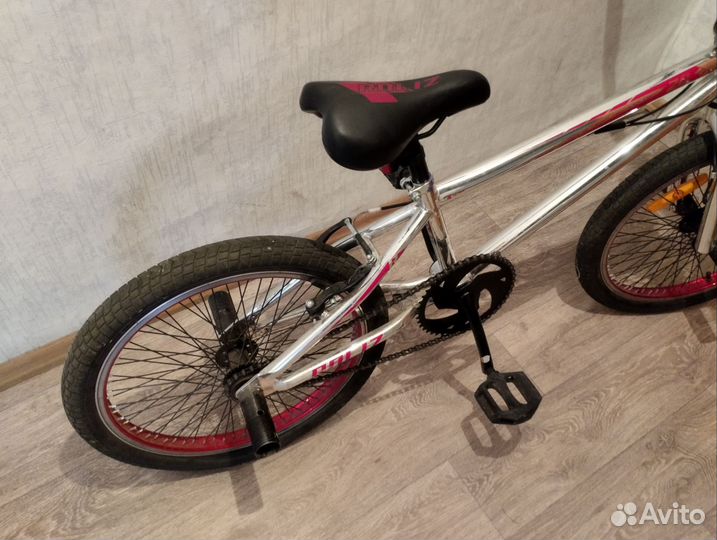 BMX велик для трюков