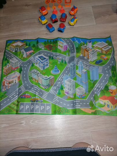 Набор машинок в контейнере