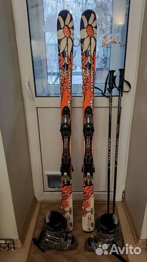 Горнолыжный комплект, лыжи ботинки и палки