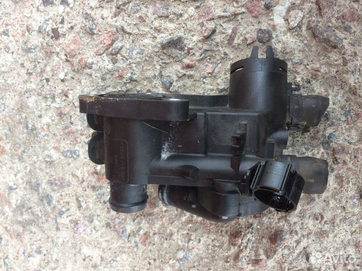 Корпус термостата Шкода Фабия 2 2008 год 1.4