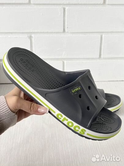 Новые мужские сланцы Crocs