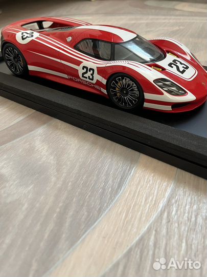 Коллекционная модель автомобиля Порше