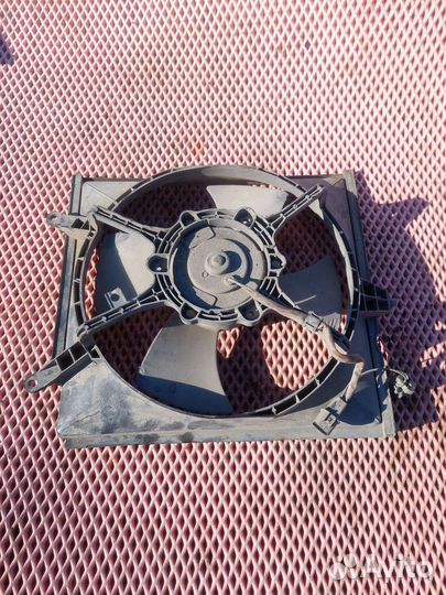 Вентилятор охлаждения Mitsubishi Carisma