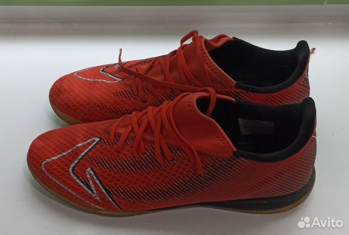 Бутсы Demix для зала б/у 40 р