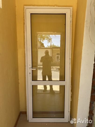 Дверь пластиковая входная