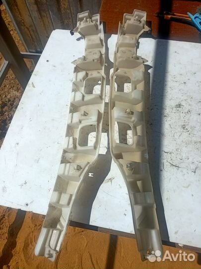 Кронштейн потолка передний Toyota Corolla 150