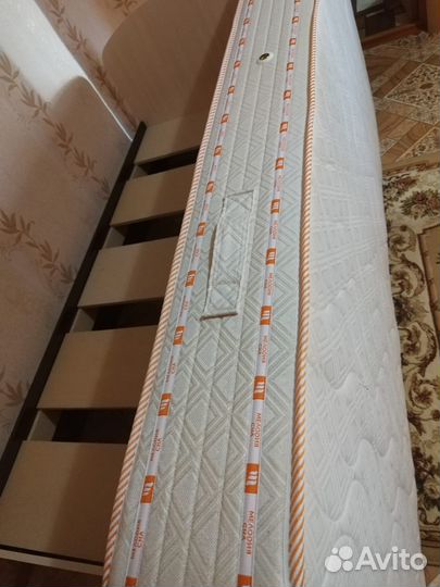 Кровать и матрас