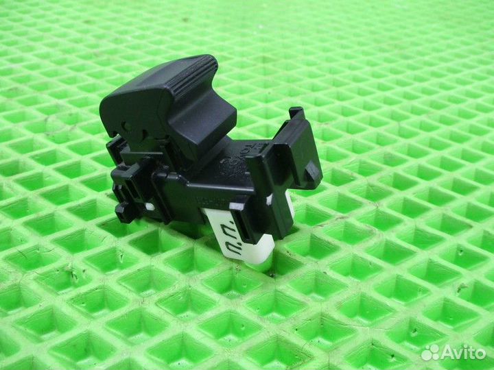 Кнопка стеклоподъемника Toyota RAV 4 4 (CA40)