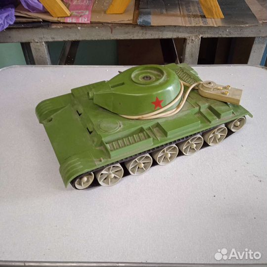 Игрушка танк радиоуправляемый СССР