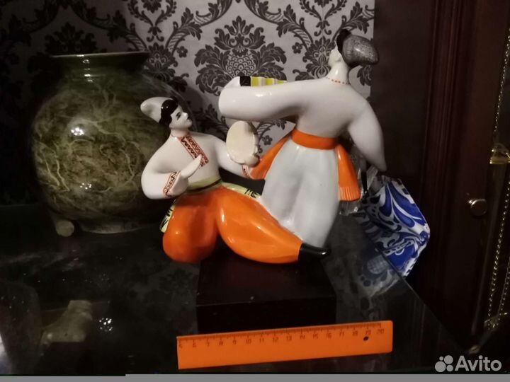 Статуэтки танцоры