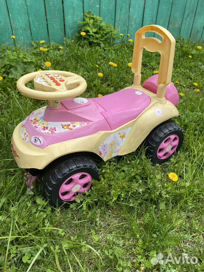 Продам машинку толокар