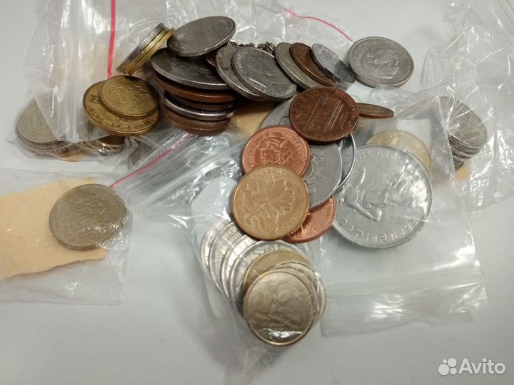Кучка иностранных монет