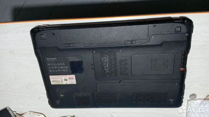 Рабочий ноутбук Lenovo Y560