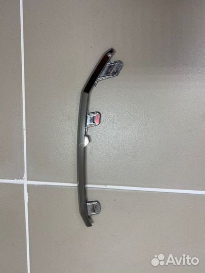 Накладка решетки радиатора Toyota Land Cruiser