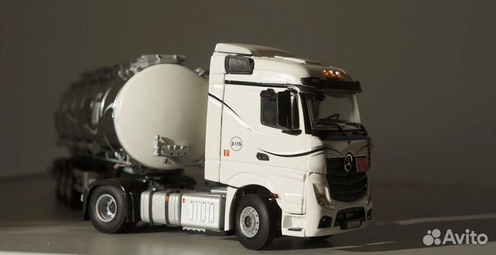 1/50 тягач Mercedes бензовоз бочка цистерна WSI