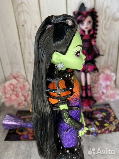 Монстер Хай Каста, Мауседес, Дракулаура