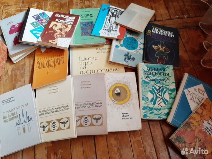 Книги по биологии, игра на фортепиано оптом