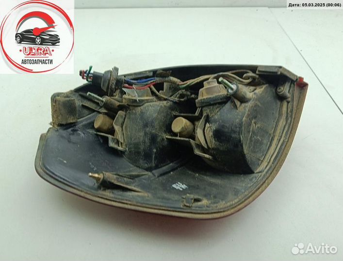 Фонарь задний правый б/у Subaru Legacy