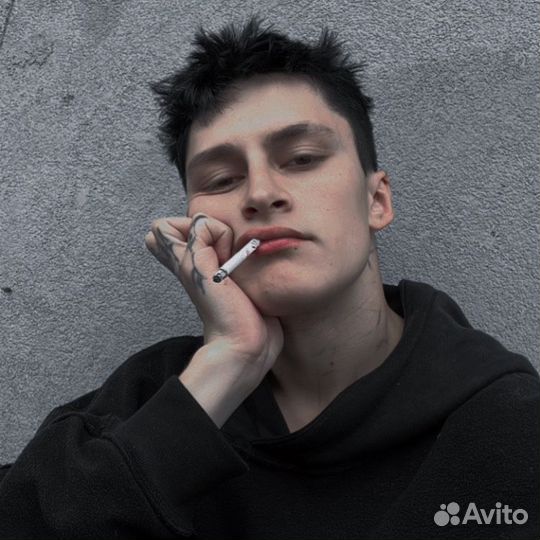 Официант, помощник бармена