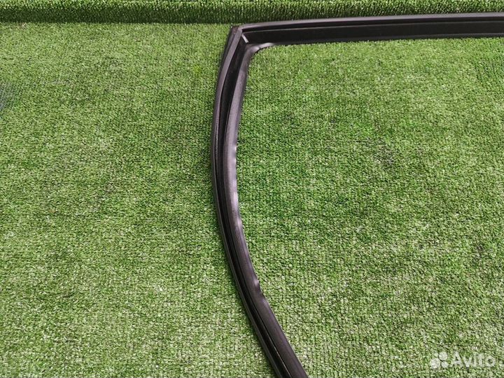 Уплотнитель стекла двери задний левый BMW 5