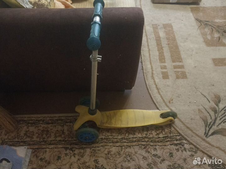 Самокат трехколесный