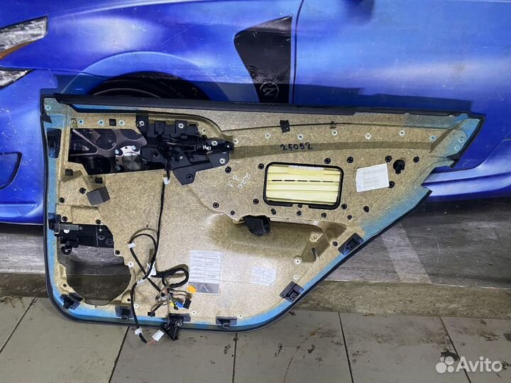 Обшивка левой задней двери Mercedes W220