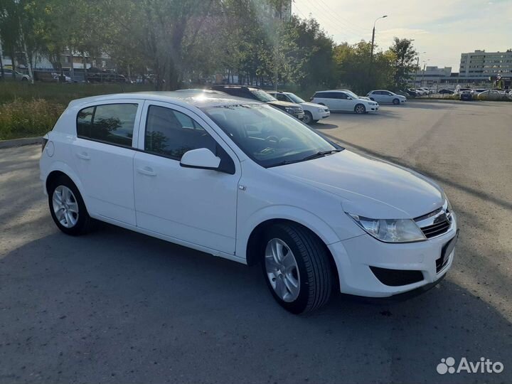 Opel Astra 1.6 МТ, 2011, 110 000 км
