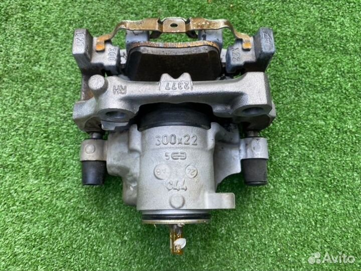 Суппорт тормозной задний правый Mercedes-Benz