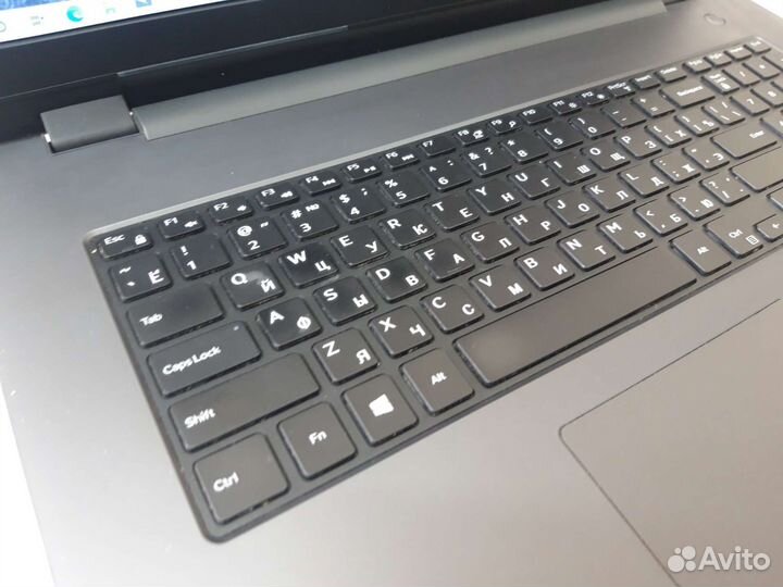 Dell 17.3 Core i3 5005u/8gb/256ssd/geforce 920m
