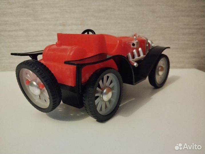 Автомобиль спортивный открытый