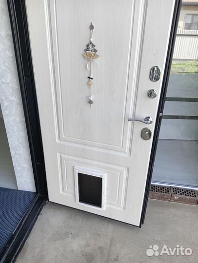 Установка дверок для кошек и собак