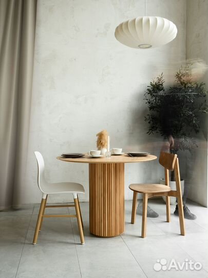 Стол дизайнерский круглый