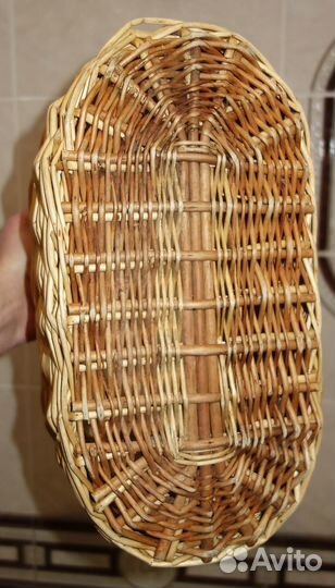 Винтажная плетёная корзина