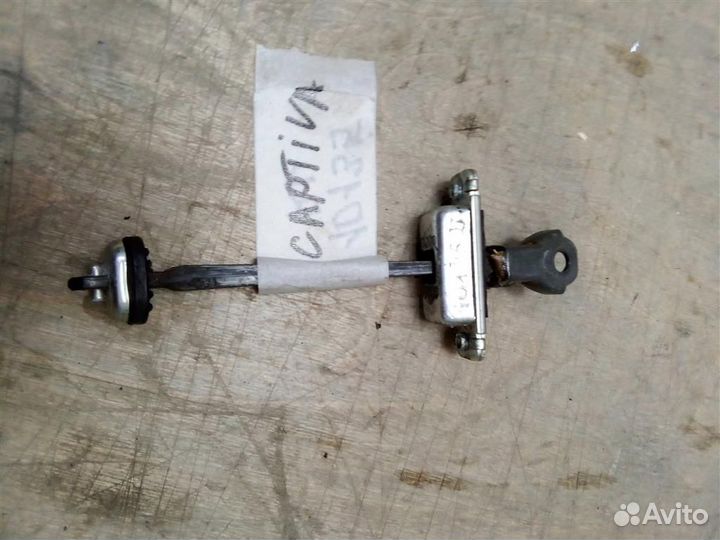 Ограничитель двери от Chevrolet Captiva (C100) 20