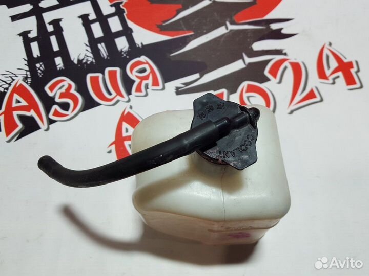 Бачок расширительный Toyota Vista ZZV50 1ZZ-FE 200