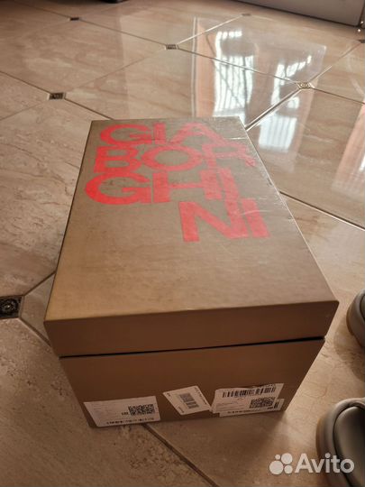 Новые сандалии Италия кожа