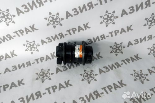Опорный каток на Komatsu PC20 / PC30.3 (3 отверсти