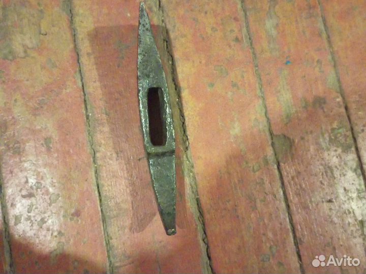 Топор пожарный. железо, засов