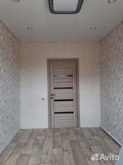 Поклейка обои